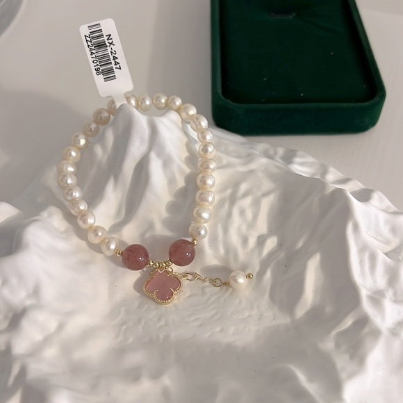 Pearl Bracelet - Picture 1 of 3